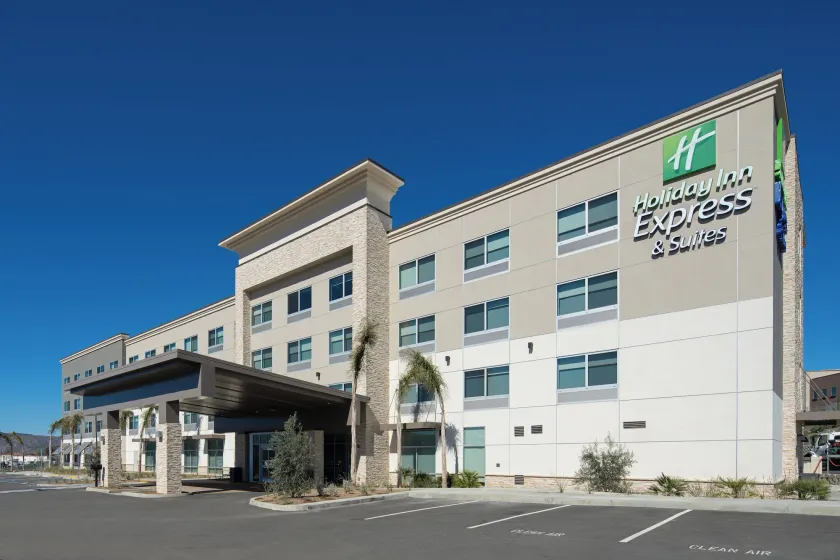 Holiday Inn Express & Suites - Murrieta by IHG - Image 1