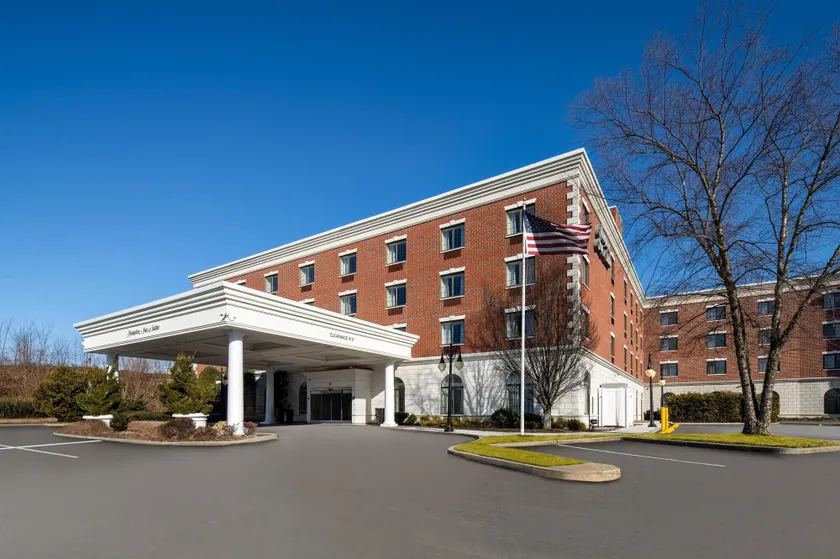 Hampton Inn & Suites Rockville Centre - Image 1