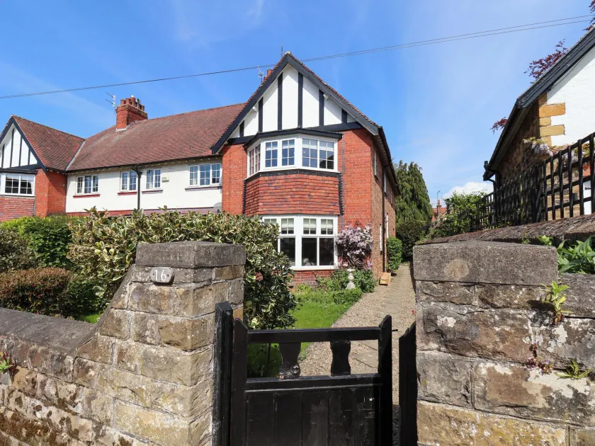 16 High Street - Image 1