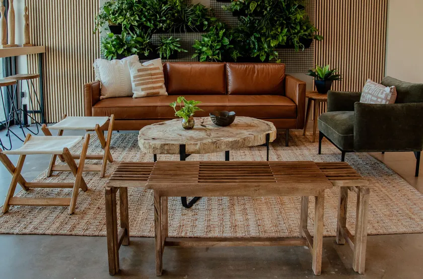 Brut Hotel - Image 1