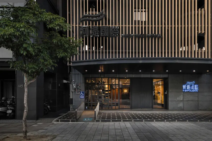 The Riverside Hotel International - Image 1