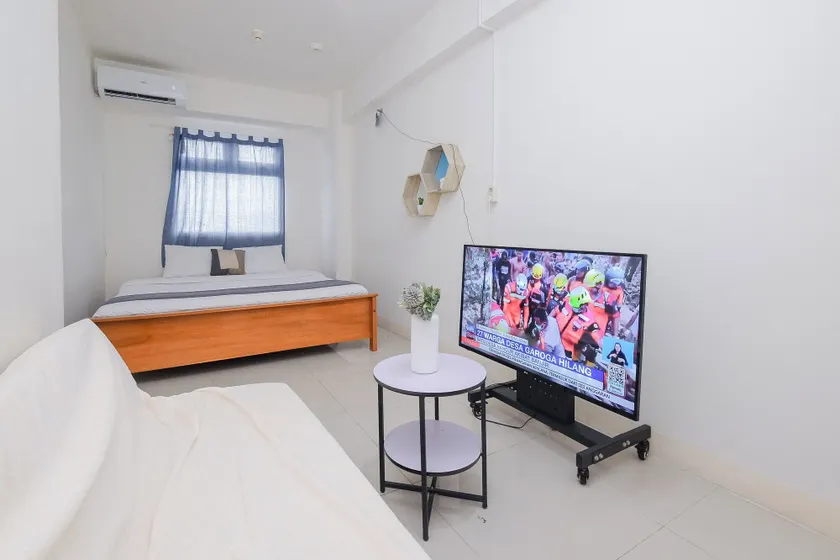 Cozy and Simply 1BR Green Pramuka Apartment - Image 1