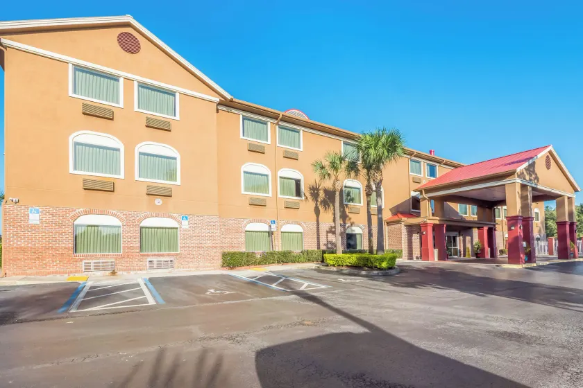 Red Roof Inn Ocala - Image 1