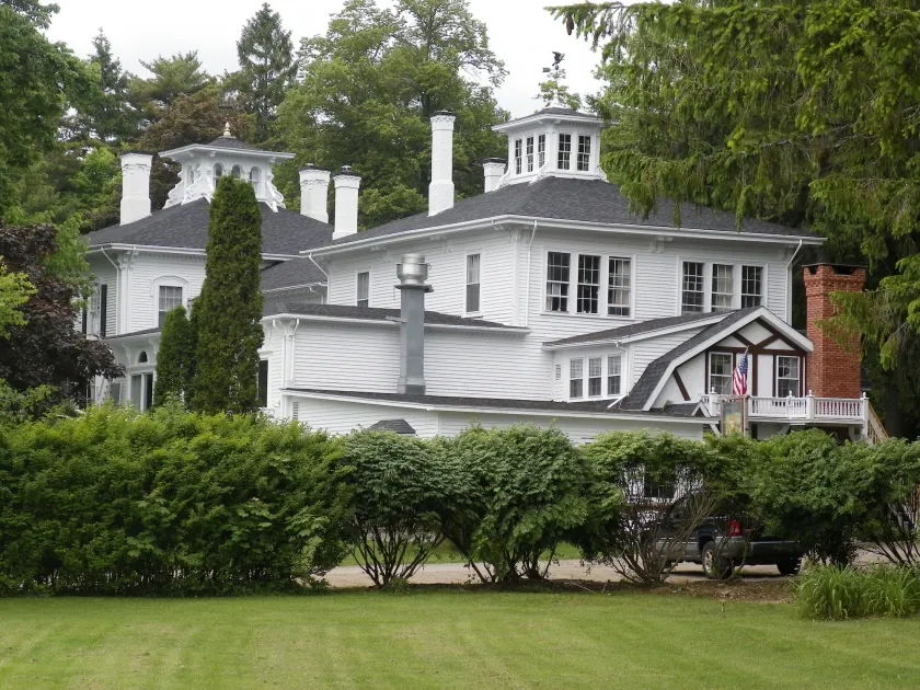 Homeport Inn and Tavern - Image 1