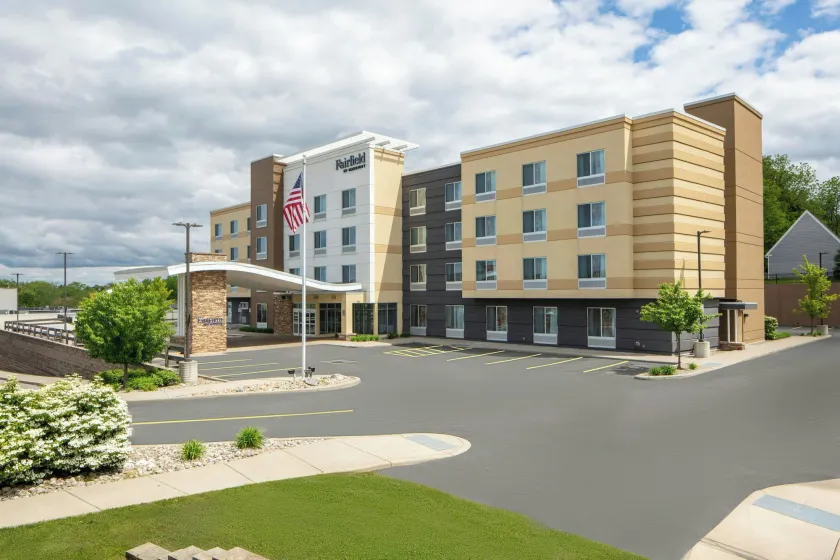 Fairfield Inn & Suites by Marriott Geneva Finger Lakes - Image 1