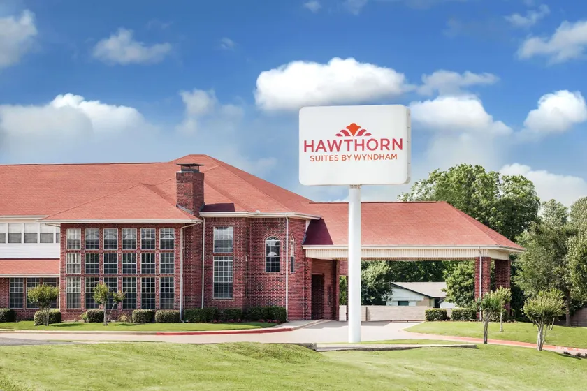 Hawthorn Suites Irving DFW South - Image 1