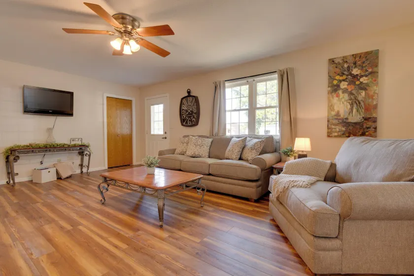 16 Mi to Lake Sara Beach - Pet-friendly Home - Image 1