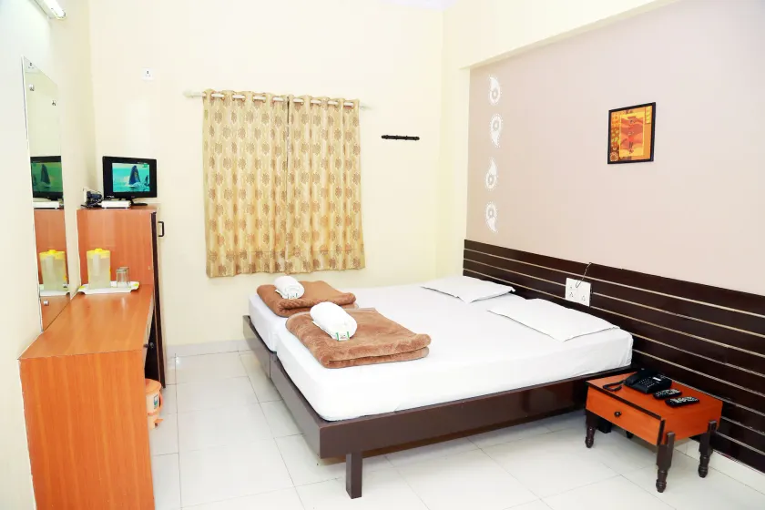 Hotel Geetanjali - Image 1