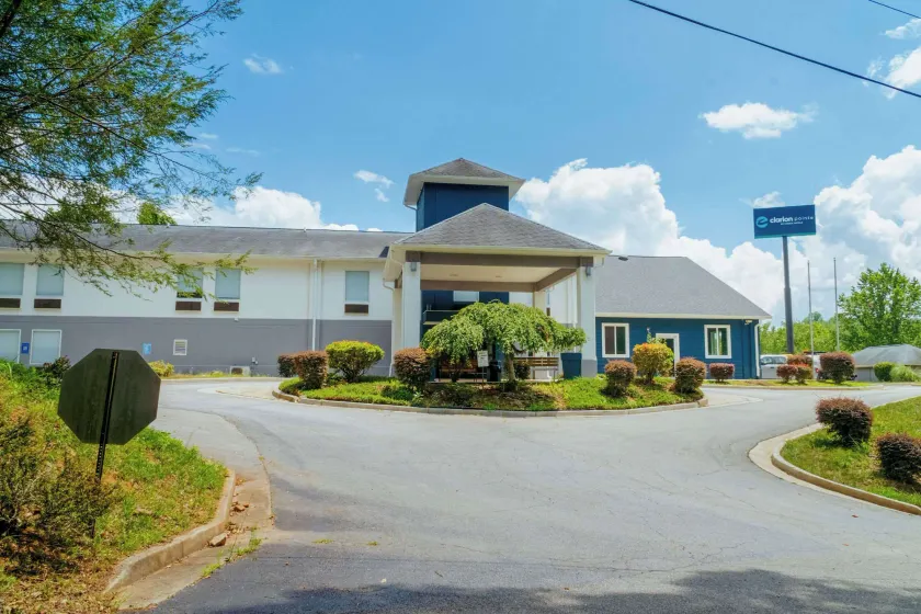 Clarion Pointe-Dillard near Blue Ridge Mountains - Image 1