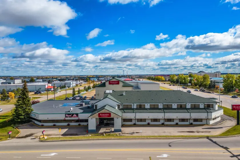 Ramada by Wyndham Nisku Edmonton Airport - Image 1