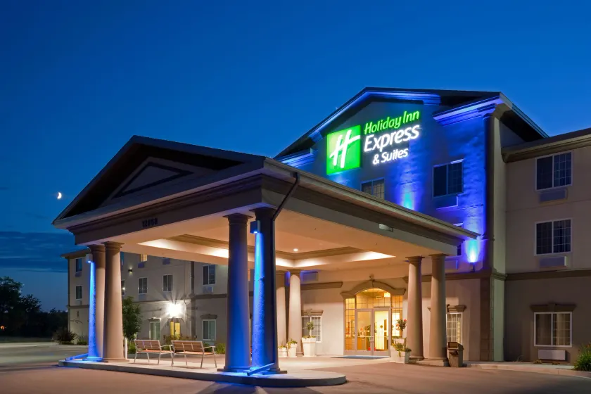 Holiday Inn Express Hotel & Suites Eau Claire North by IHG - Image 1