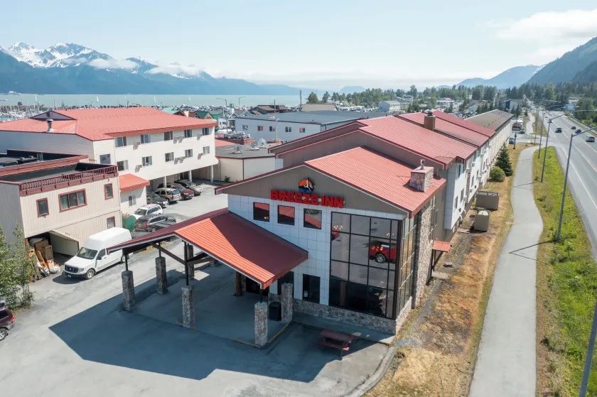 Breeze Inn Hotel & Motel - Image 1