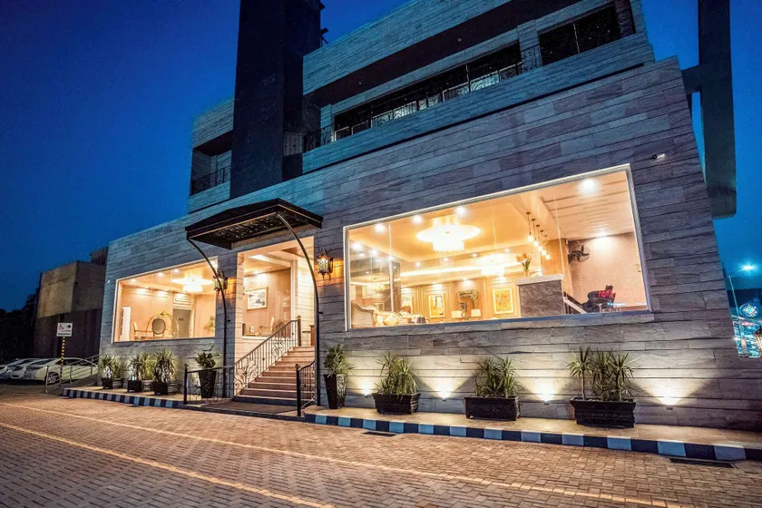 Best Western Hotel Faisalabad City - Image 1