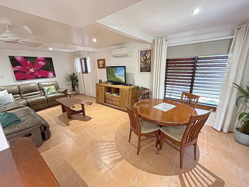 Oasis, in leafy Whitfield. - Image 1