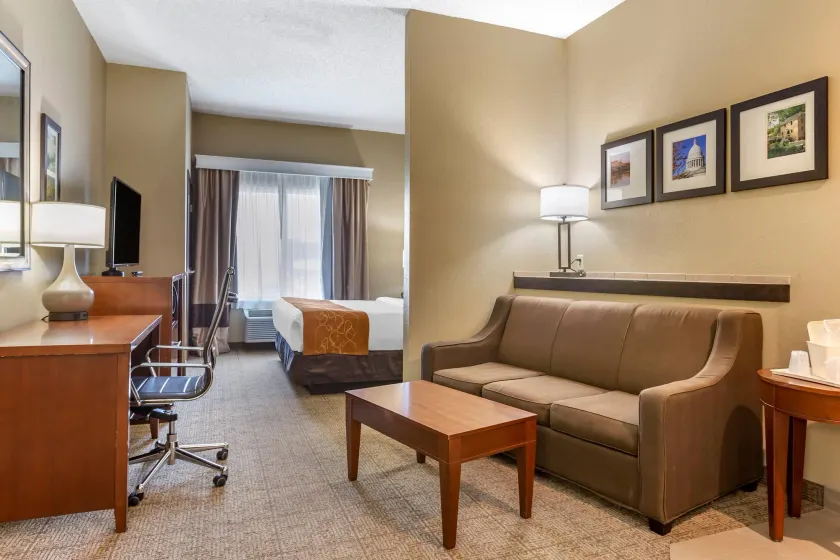 Comfort Suites Jonesboro University Area - Image 1