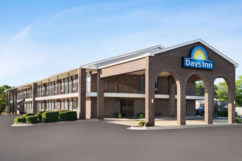Days Inn by Wyndham Demopolis - Image 1