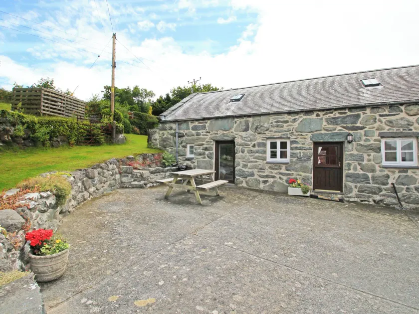 Y Beudy The Old Byre - Image 1