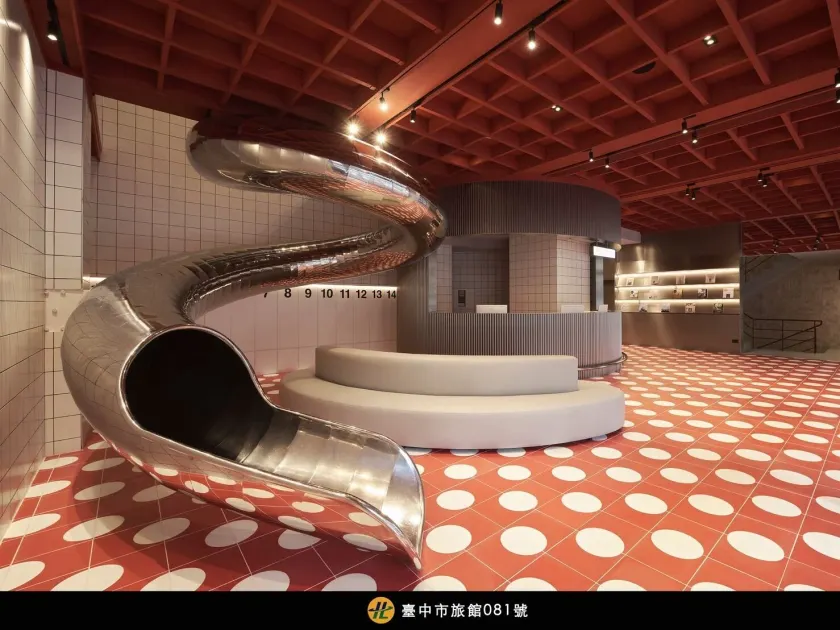 Reddot Hotel - Image 1
