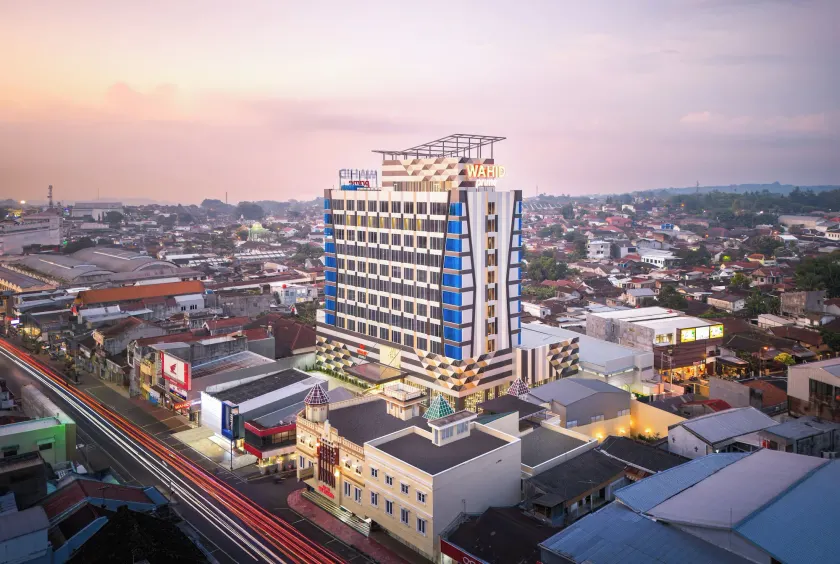 Wahid Prime Hotel Salatiga - Image 1