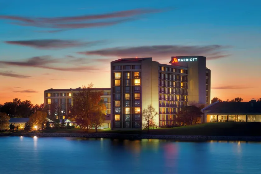 Kansas City Airport Marriott - Image 1