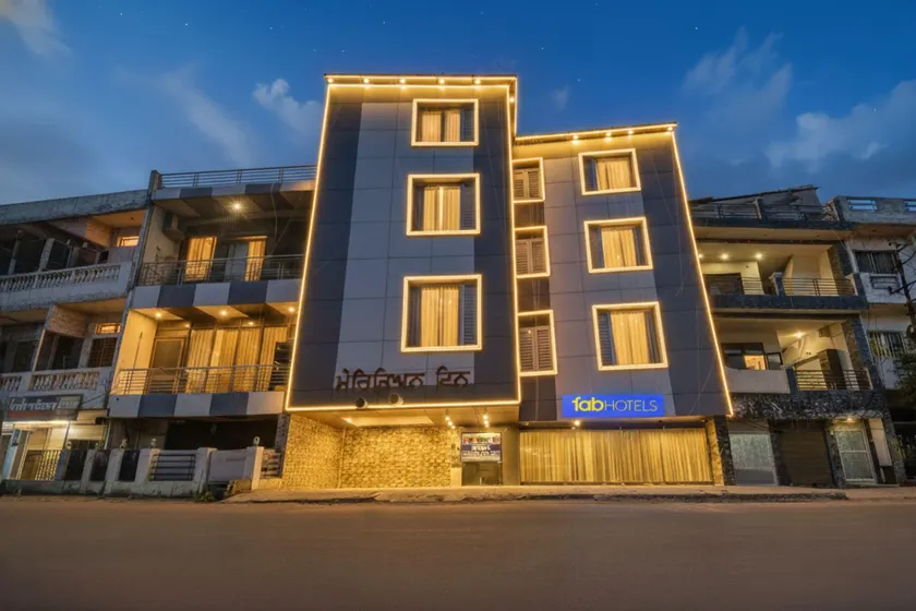FabHotel Meridian Inn - Image 1