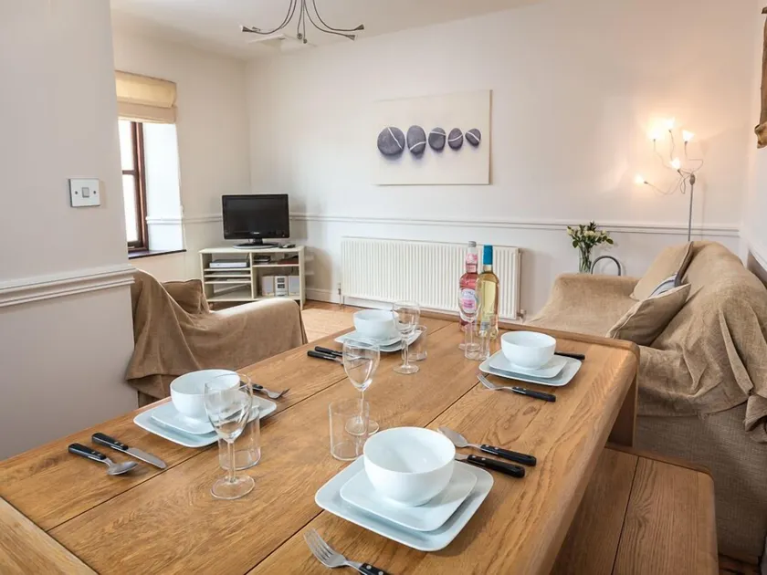2 Armada House - Image 1