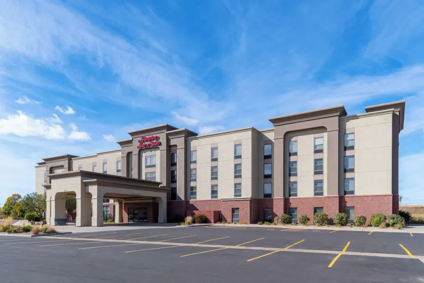 Hampton Inn & Suites Brookings - Image 1