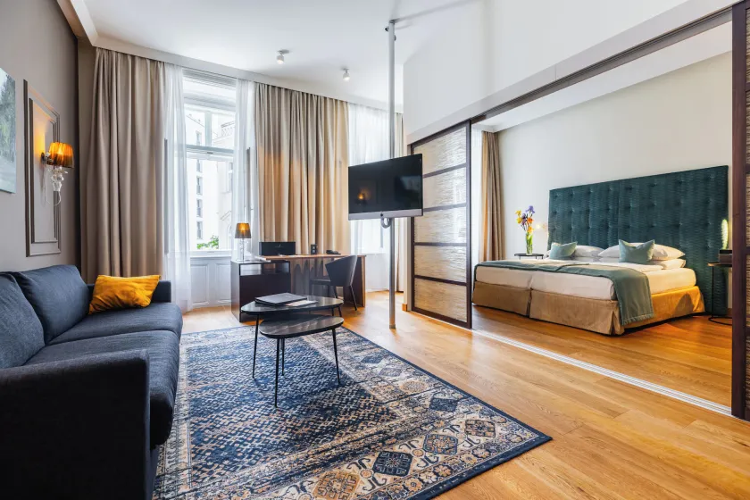 HiLight Suites Hotel - Image 1
