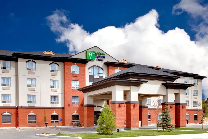 Holiday Inn Express & Suites Whitecourt by IHG - Image 1