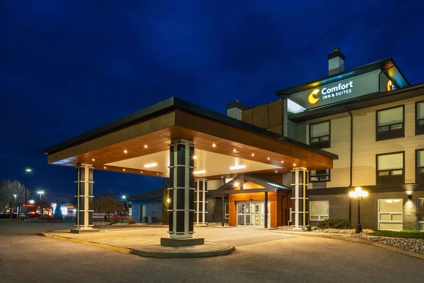 Comfort Inn & Suites - Image 1