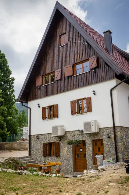 Rustic Lodge Plitvice - Interior entrance