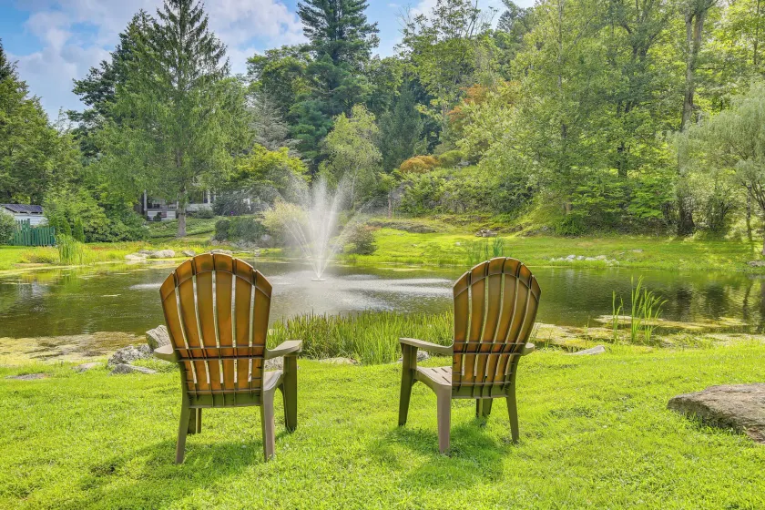 Serene Holmes Cottage Near Lakes & Trails! - Image 1