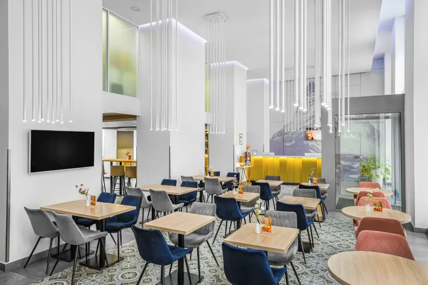 12 Revay Hotel - Image 1