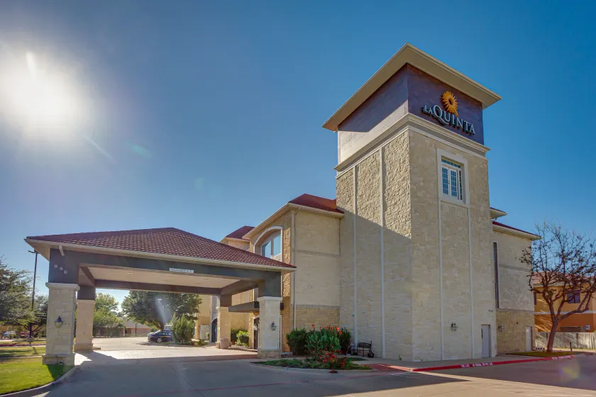 La Quinta by Wyndham Granbury - Image 1