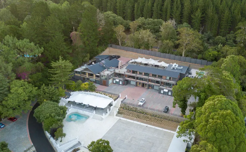 Purple Rayn Boutique Guest House - Image 1