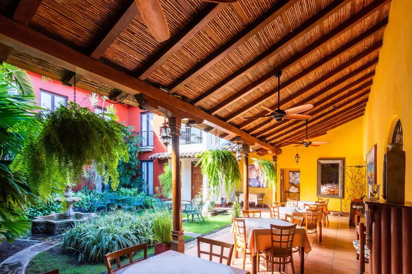 Estrada Hotel & Bistro - Image 1
