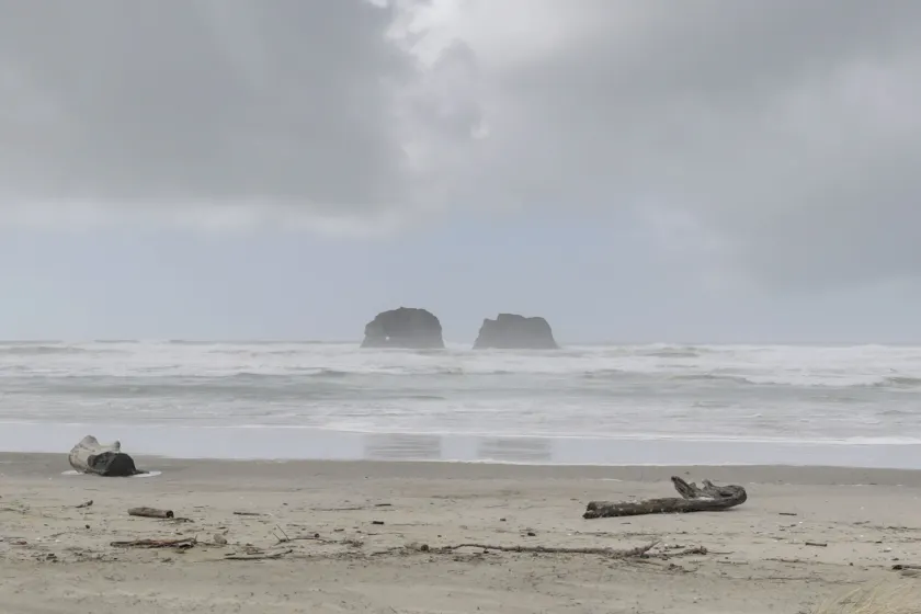 1 Block to Twin Rocks Beach: Pet-friendly Cottage - Image 1