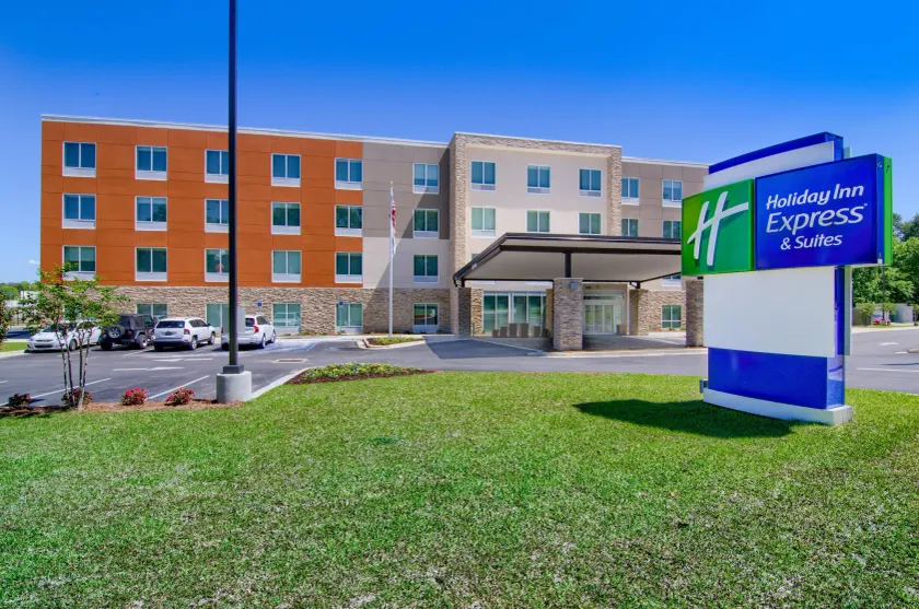Holiday Inn Express & Suites Mobile - University Area by IHG - Image 1