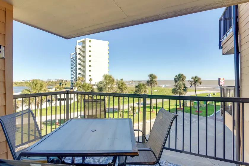 Poolblick & Entspannung am Strand: Galveston Condo! - Image 1
