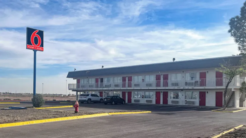 Motel 6 – Pecos, TX - Image 1