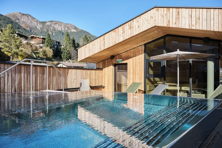 Lärchenlodge SkySpa and Rooftop Pool inklusive Stubai SuperCard - Image 1