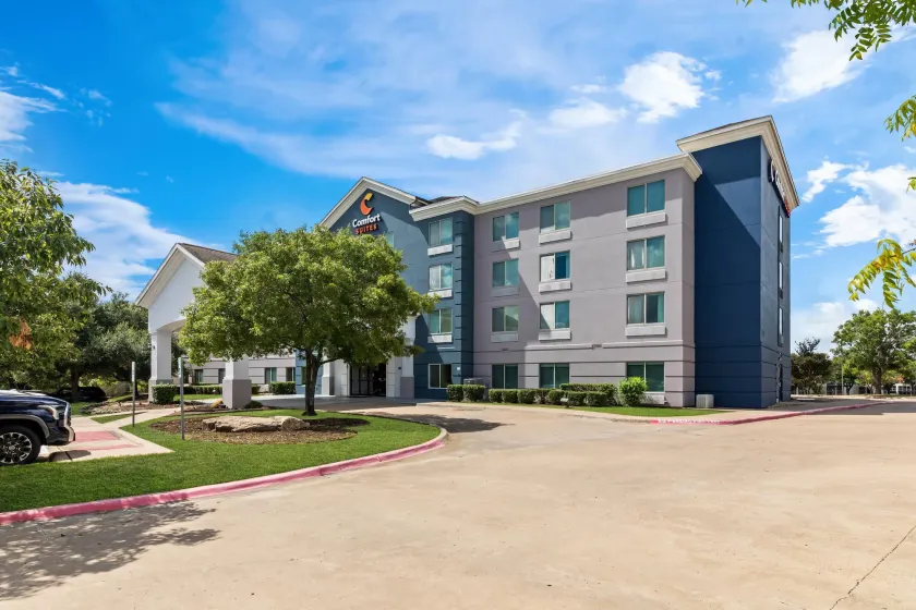 Comfort Suites Austin Airport - Image 1