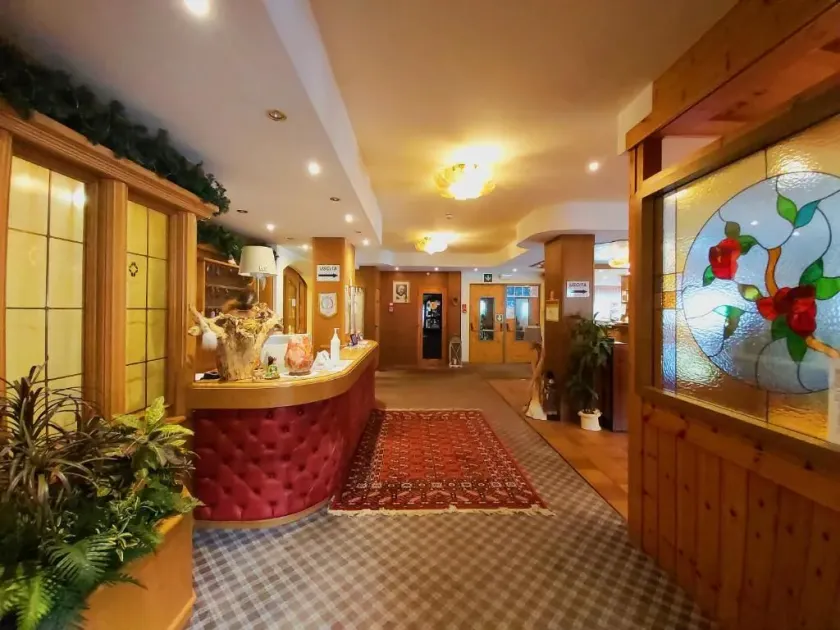 Albergo Scoiattolo Dolomites Experience - Vestíbulo