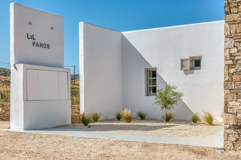 Lil Paros Luxury suites - Image 1