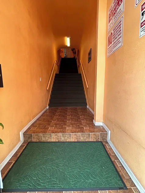 Plaza Hotel Gardena - Interior entrance