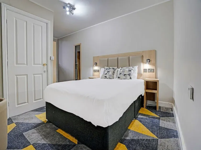 Dream Hotel - Image 1