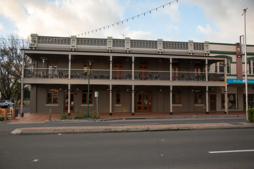 Parkview Hotel - Image 1