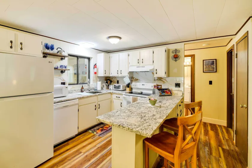 Hike, Swim, Ski & More: Home in Arrowhead Lakes! - Innvendig