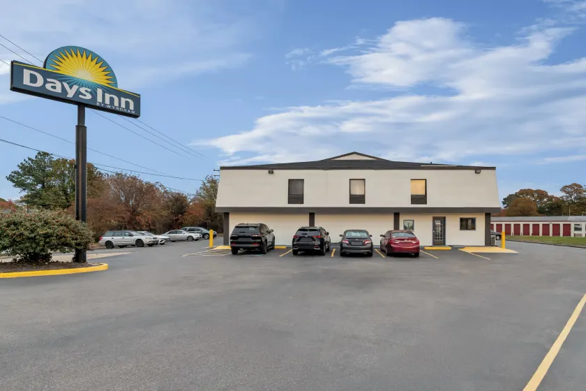 Days Inn by Wyndham Chesapeake - Image 1
