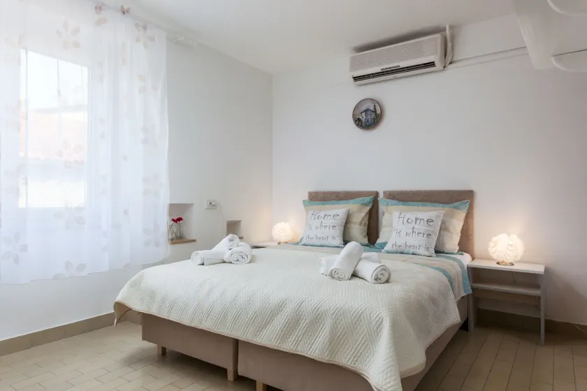 Split Apartments with Hotel Service - Image 1